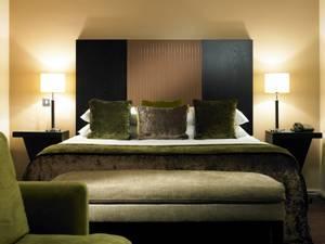 Отель De Vere Venues Denham Grove