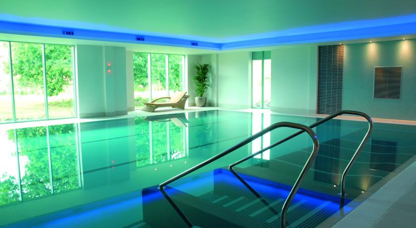 Отель Cotswold Water Park Four Pillars Hotel