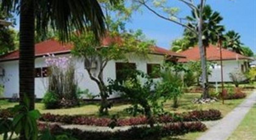 Отель The Islander Hotel