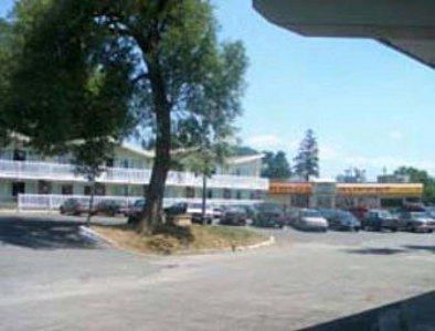Отель Howard Johnson Express Inn