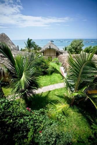 Отель Hotel Grandmare & Bungalows