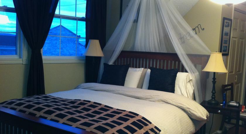 Мини-отель Butlers By The Sea B&B