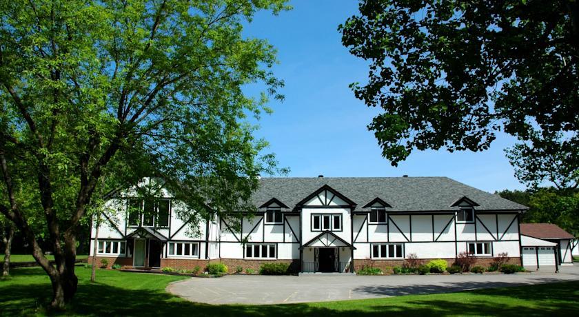 Отель The Bourget Inn & Spa