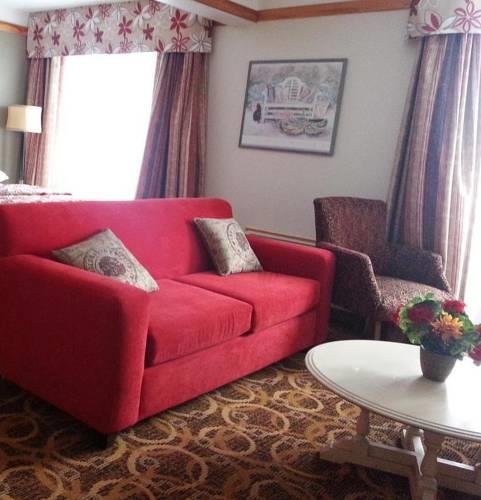 Отель Granite Town Hotel