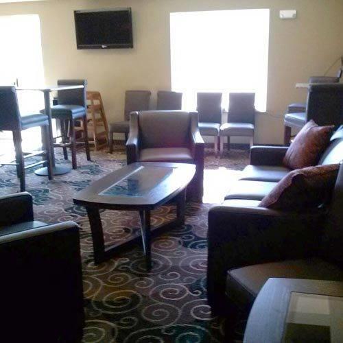 Отель Cobblestone Inn and Suites Wray