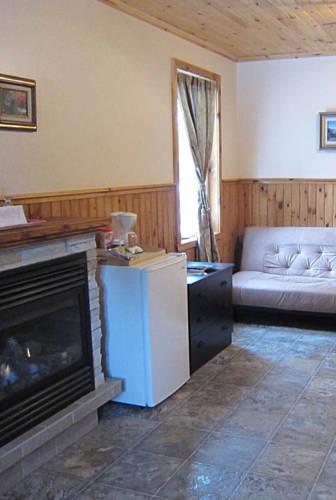 Отель Auberge aux Toits Rouges