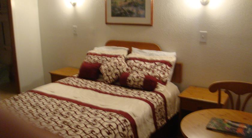 Отель Chalet Motel