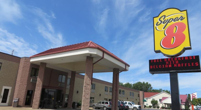 Отель Super 8 Milan Sandusky Area