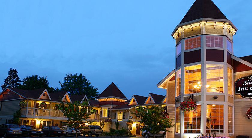 Отель Silverton Inn & Suites