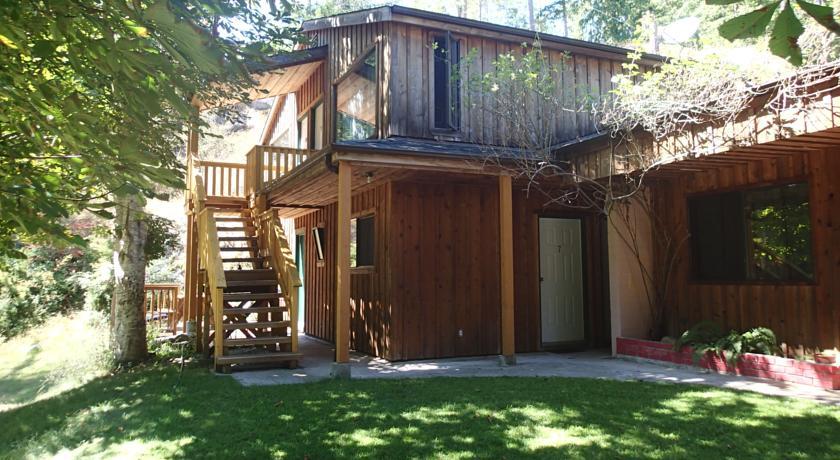 Отель Cortes Island Motel