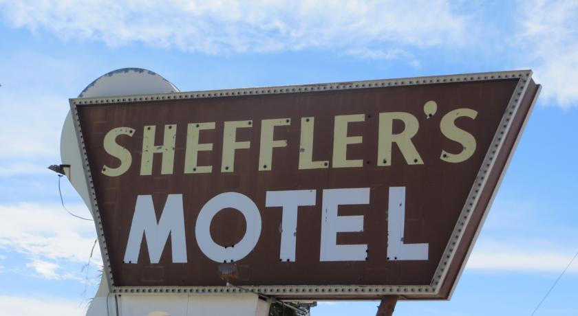 Отель Sheffler's Motel