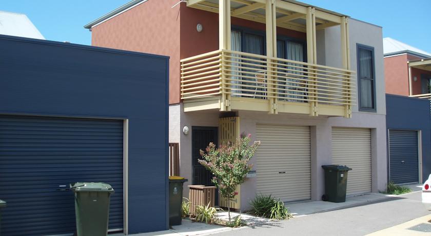 Апартаменты Newcastle Harbourside Apartments