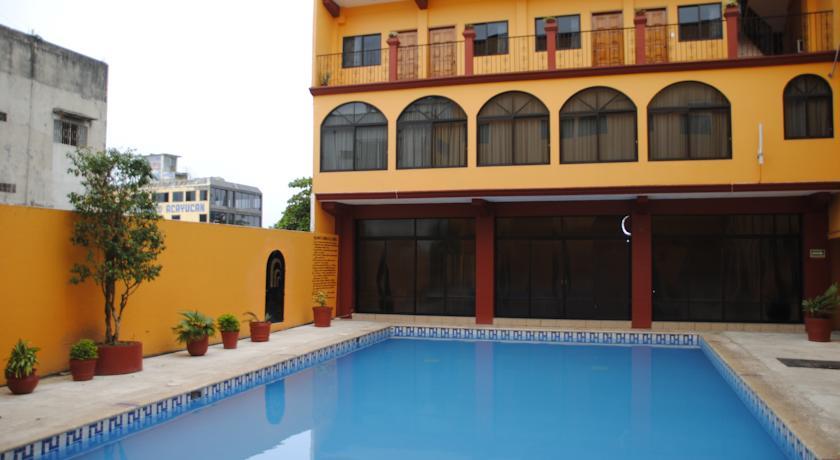 Отель Hotel Arcos del Parque