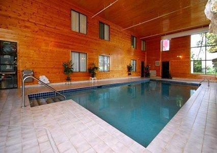 Отель Rodeway Inn Mukwonago
