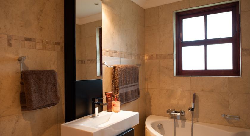 Гостевой дом Strawberry Fields Country Manor Guest House