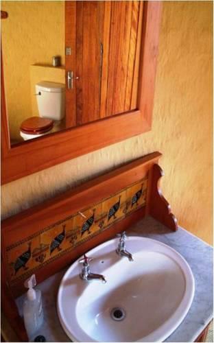 Отель Shikwari Bush Lodge & Pangolin Bush Camp