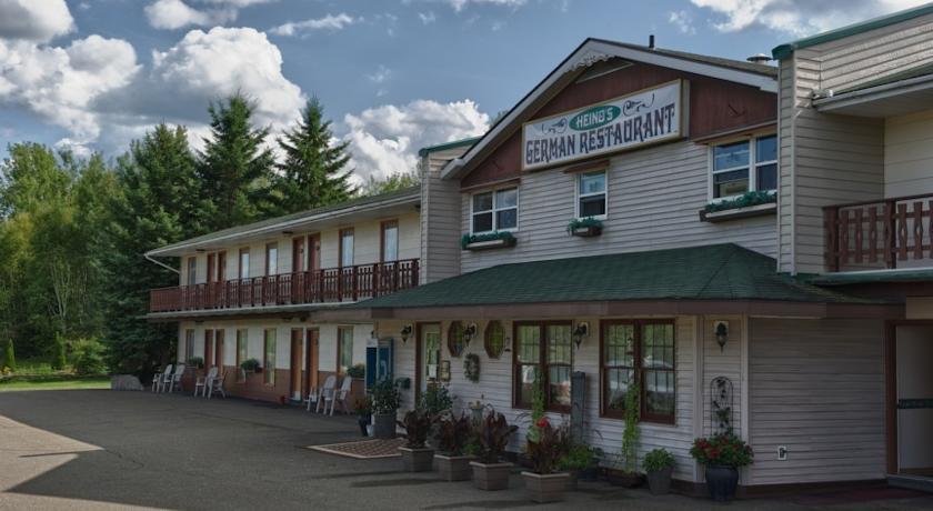 Отель John Gyles Motor Inn