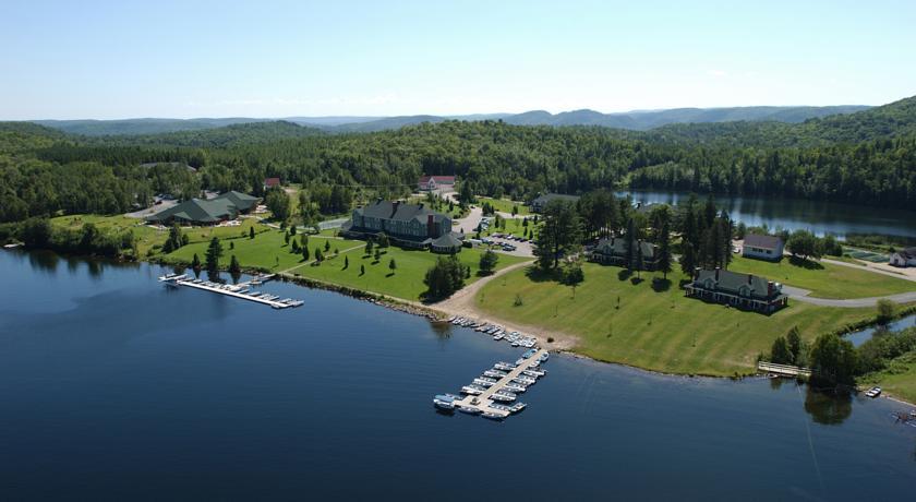 Отель Auberge du Lac-à-l'Eau-Claire