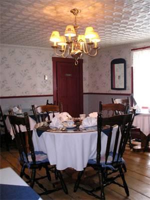 Мини-отель Farmhouse Inn B&B