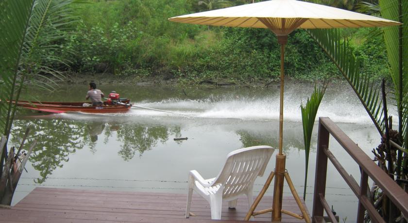 Отель Poomthidee Amphawa Resort