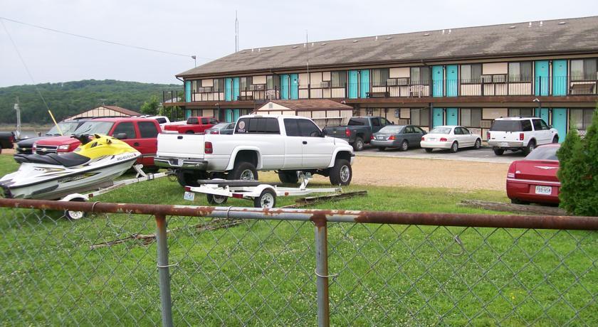 Отель Osage Bluff Lodge