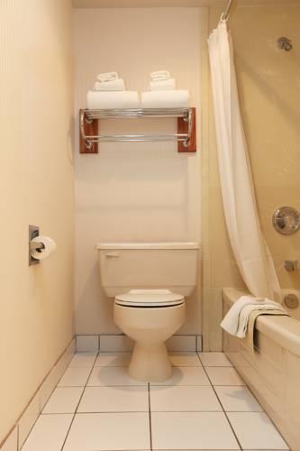 Отель St. Albert Inn & Suites