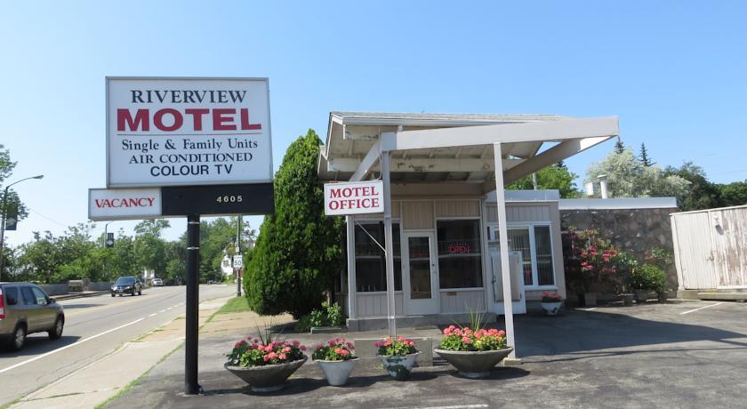 Riverview Motel