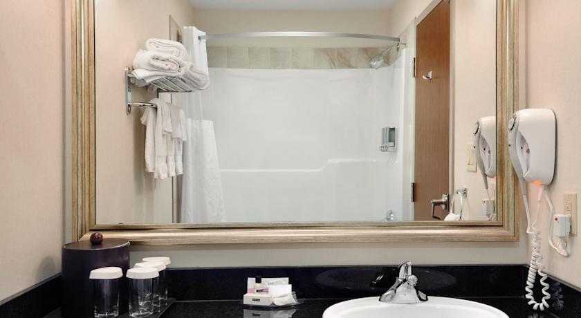 Отель Canalta Hotel Tisdale