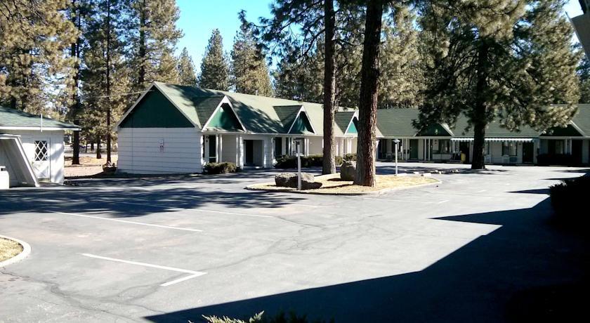 Отель Green Gables Motel & Suites