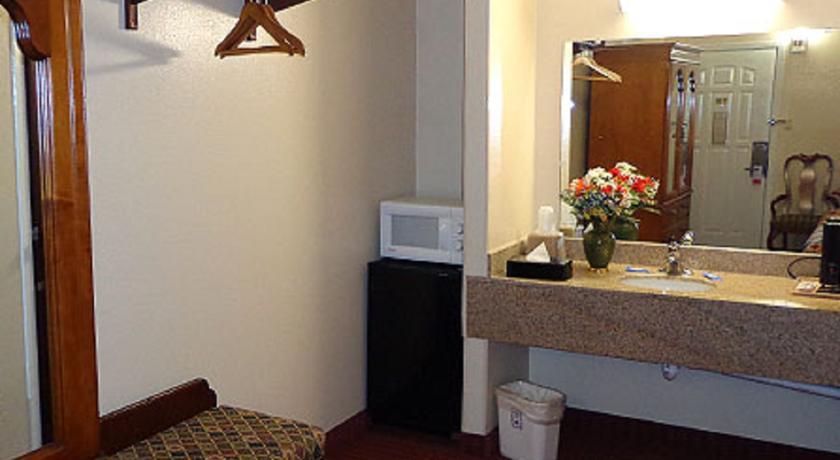 Отель Economy Inn Express Warren