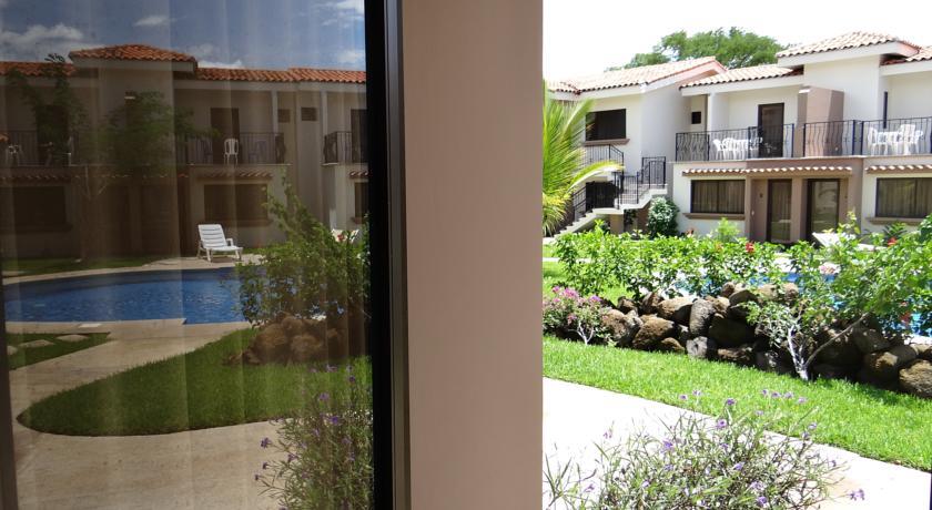Апартаменты Tropical Gardens Jade Beach
