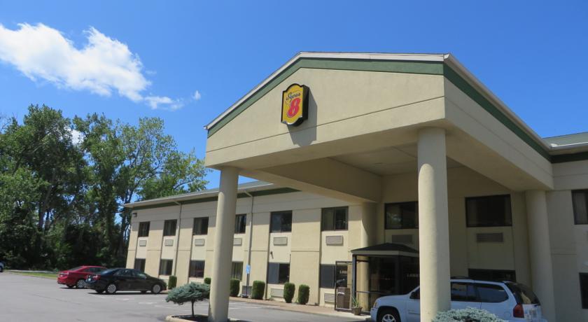 Отель Super 8 Port Clinton