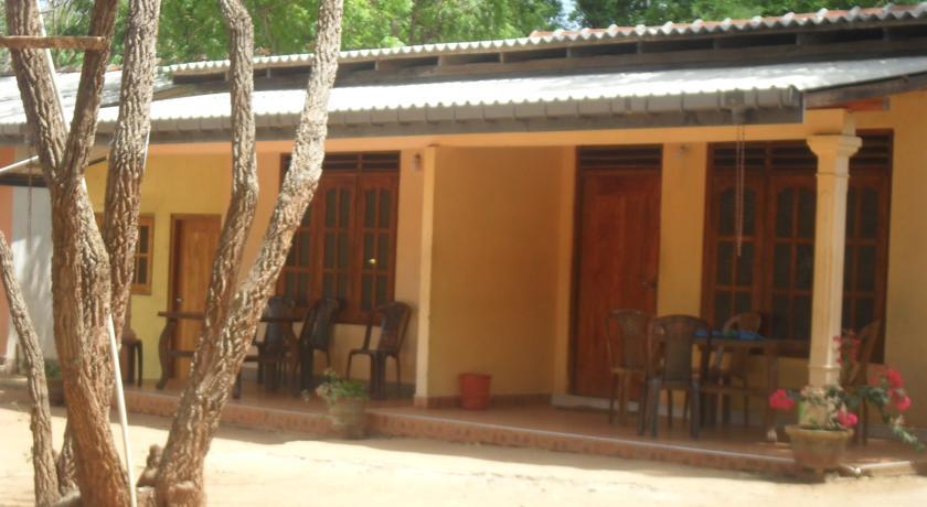 Отель Chathura Holiday Resort