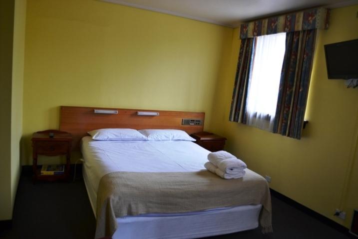 Отель Welcome Stranger Hotel