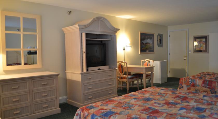 Отель Seafarer Condominium Resort