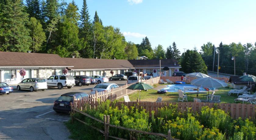 Отель Motel Des Pays D'En Haut