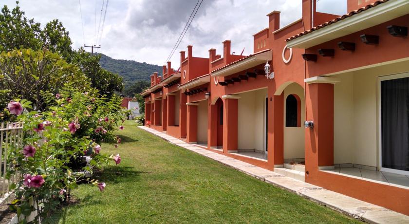 Отель Bungalows Lucero