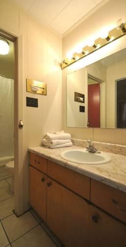 Отель Sauble Beach Lodge