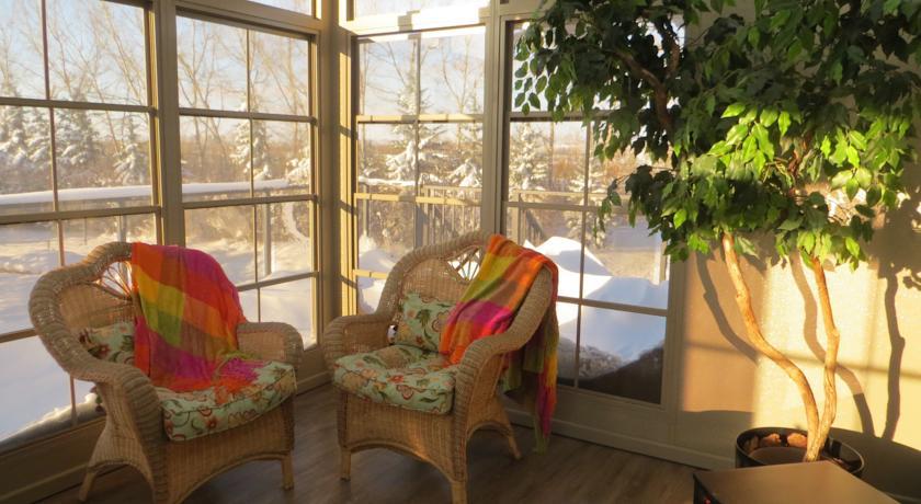 Мини-отель The Honeyberry Bed and Breakfast