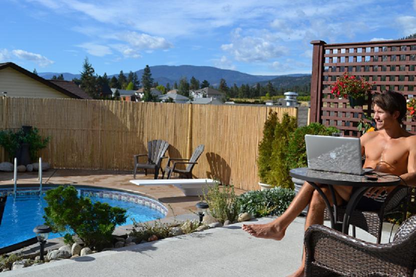 Апартаменты Poolside Retreat