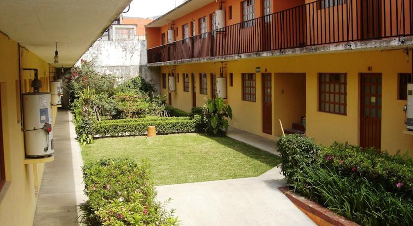 Отель Hotel Bugambilias