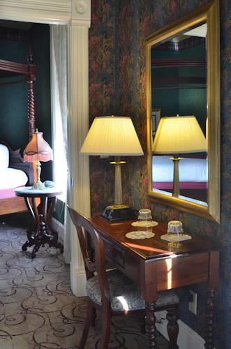 Отель Water Street Inn