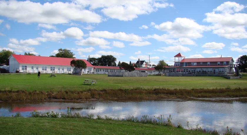 Отель The Waterfront Motel