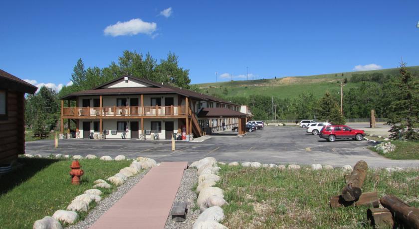 Отель Beartooth Hideaway Inn & Cabins