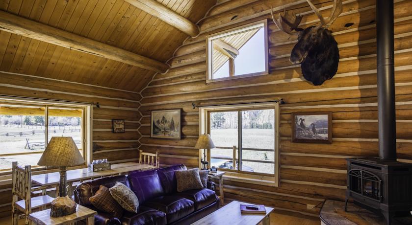 Отель The Cabins at Rock Creek
