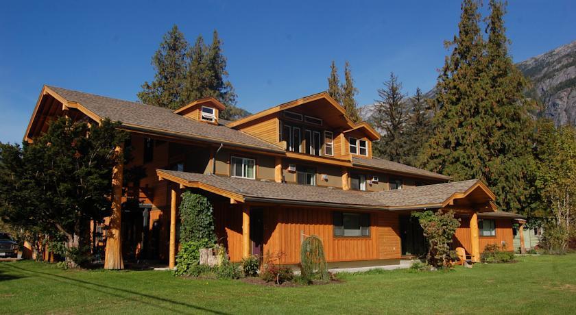 Отель Bella Coola Mountain Lodge