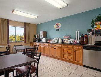 Отель Super 8 North Wichita