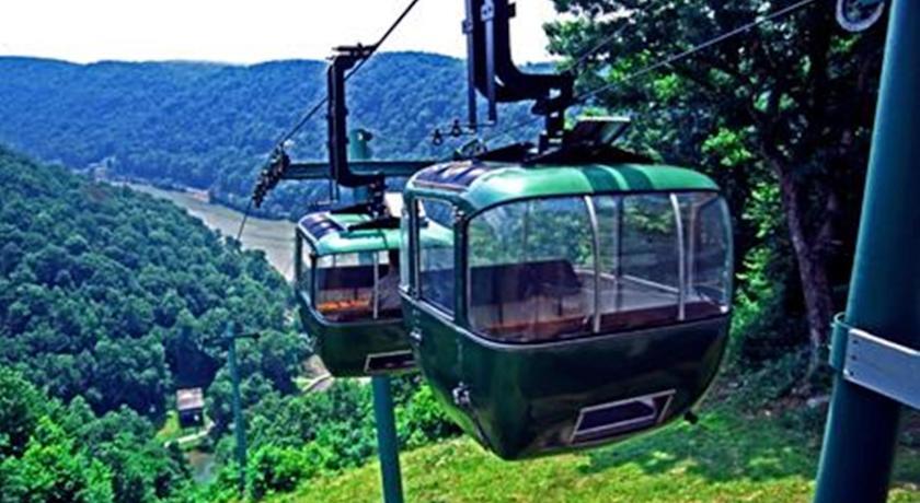 Отель Hawks Nest Lodge