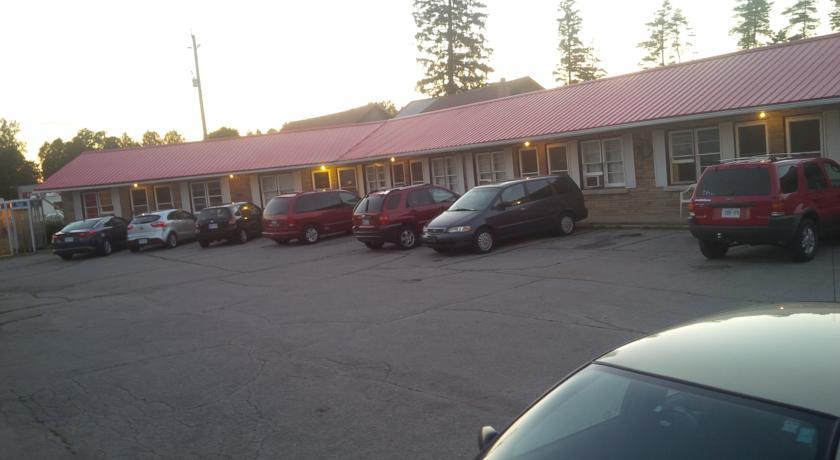 Отель Maple Leaf Motel