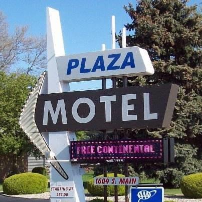 Отель The Plaza Motel 
